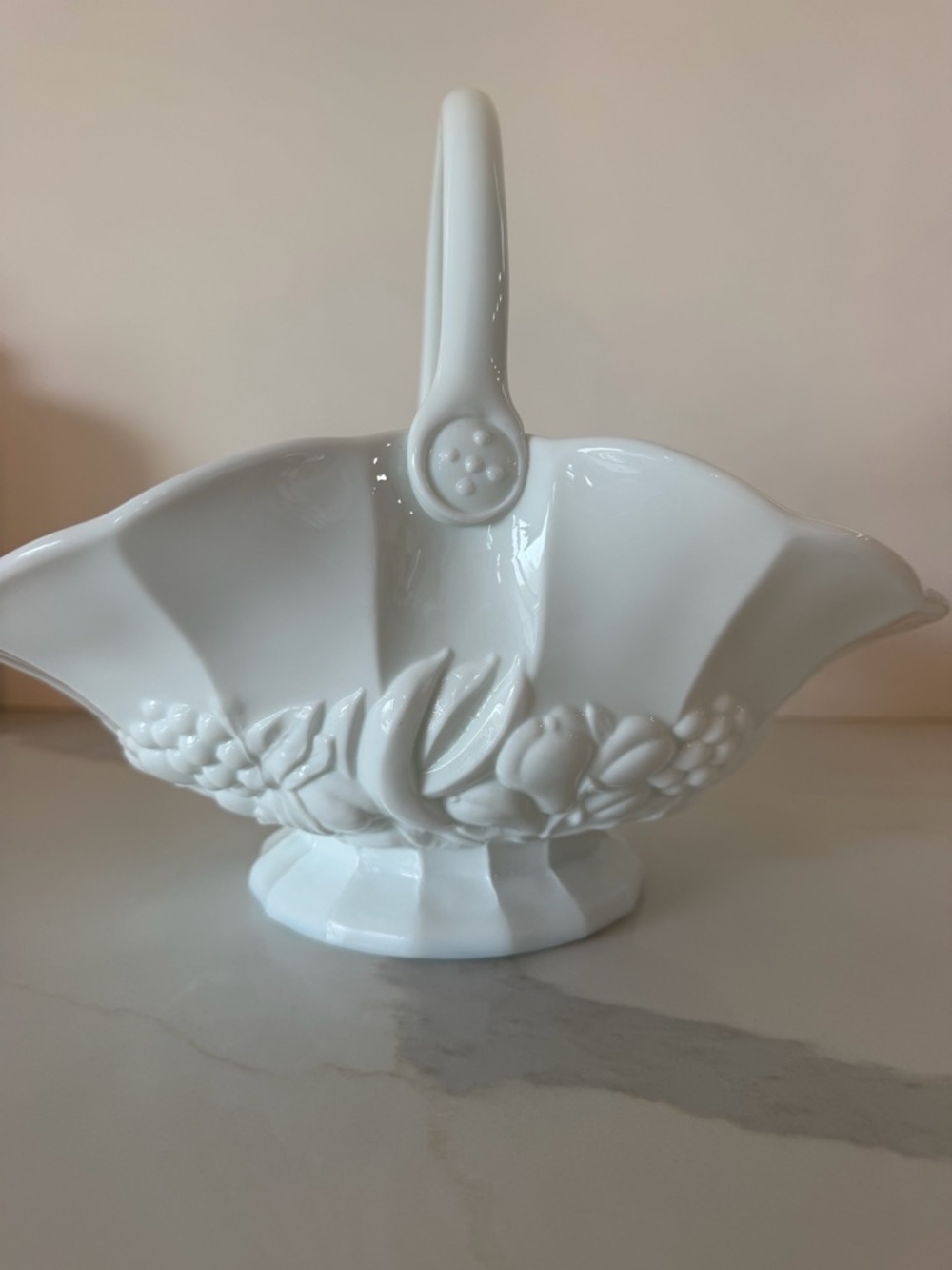 VTG Indiana Glass milk glass decorative basket